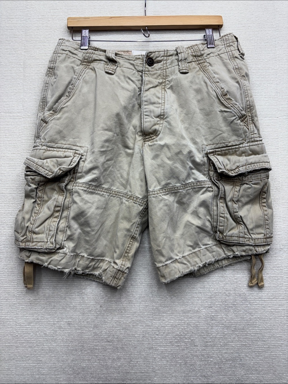 Abercrombie & Fitch 30 Men's Cargo Shorts in Khaki